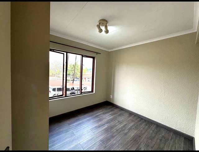 2 BEDROOM APARTMENT FOR SALE IN DOWERGLEN EXT 4